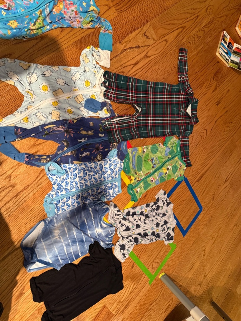Little Sleepies Lot: pjs/rompers from NB to 3-6